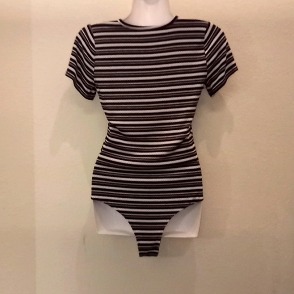 Hollister Slim Tee Striped Bodysuit - Picture 7 of 11